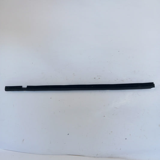 Лайстна стъкло на врата задна дясна вътрешна Opel Zafira C Tourer