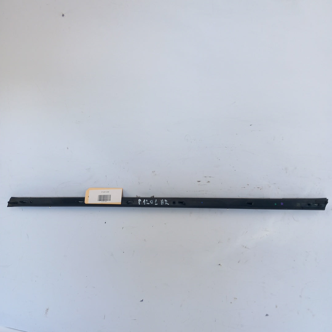 Лайстна стъкло на врата задна дясна вътрешна Opel Zafira C Tourer