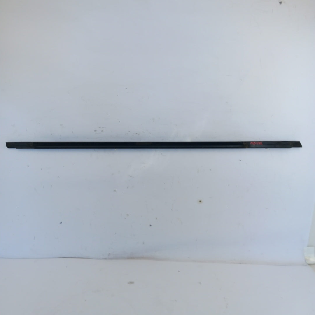 Лайстна стъкло на врата предна лява външна Opel Zafira C Tourer