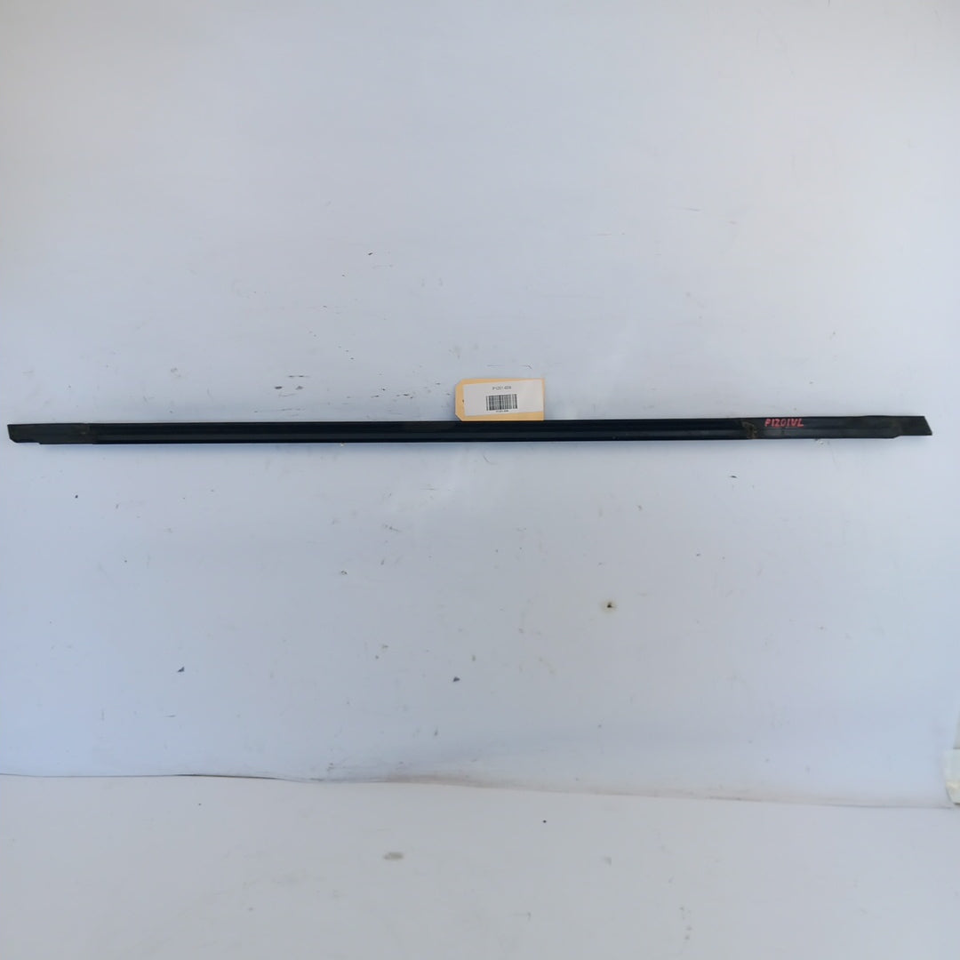 Лайстна стъкло на врата предна лява външна Opel Zafira C Tourer