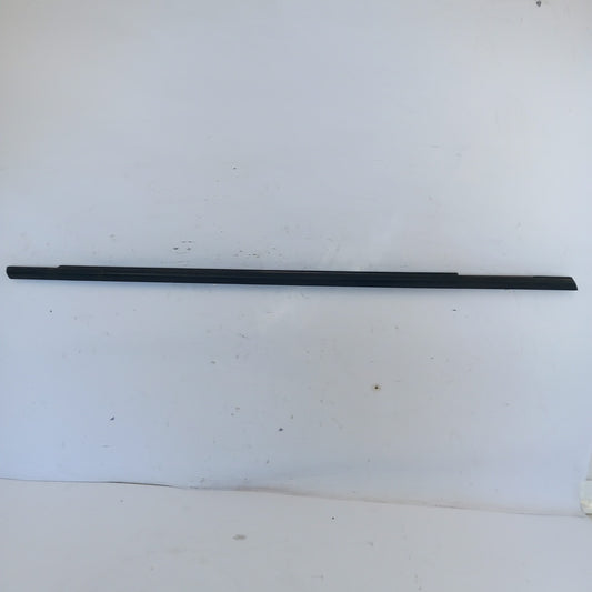 Лайстна стъкло на врата предна дясна външна Opel Zafira C Tourer