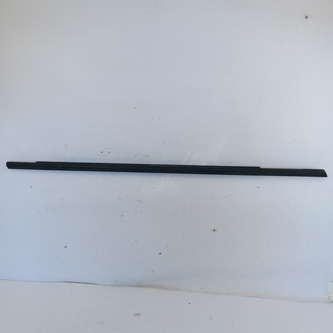 Лайстна стъкло на врата предна дясна външна Opel Zafira C Tourer