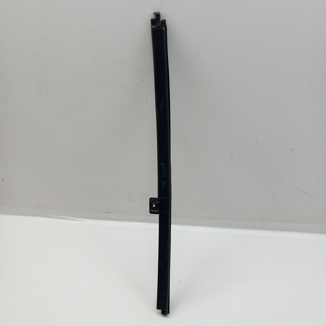 Стъкловодач задна лява врата Opel Corsa E 5 врати