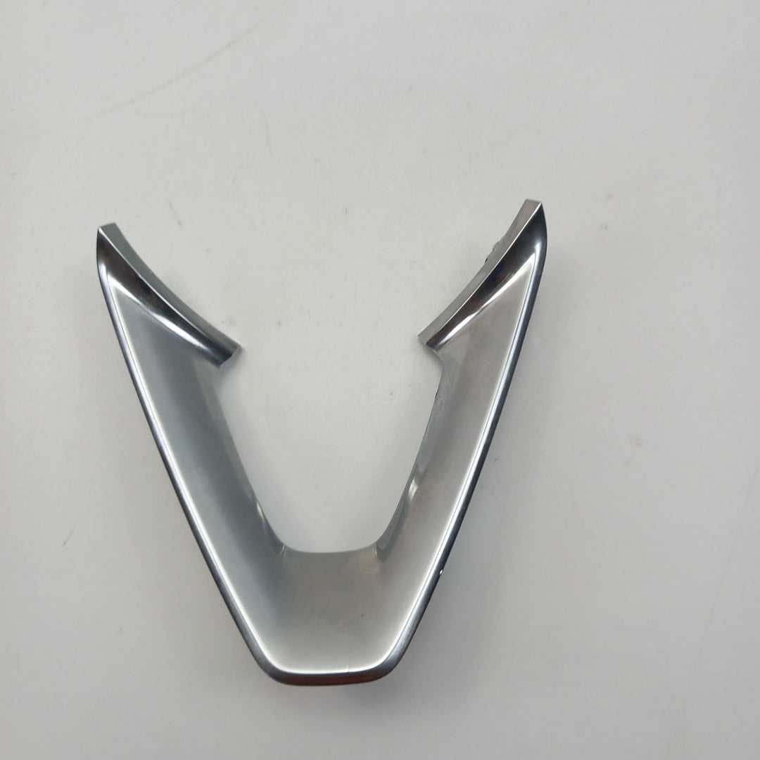 Лайсна хром волан счупени два държача Opel Corsa E