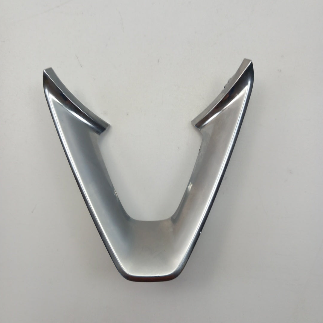 Лайсна хром волан счупени два държача Opel Corsa E