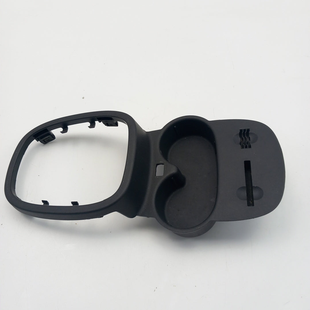 Поставка за напитки предна Opel Corsa D