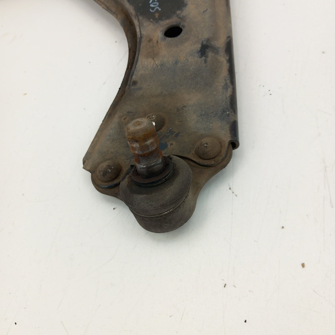 Носач преден десен Opel Corsa D