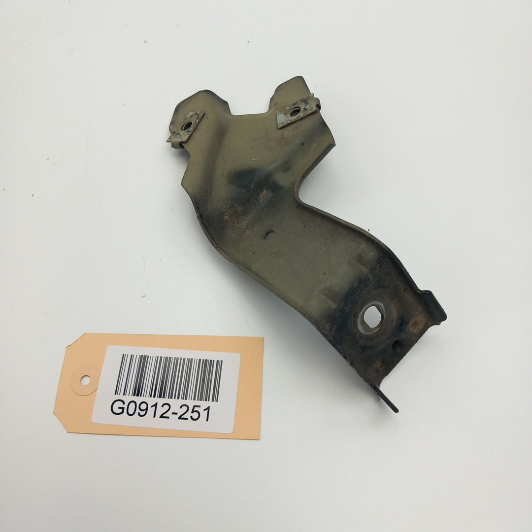 Държач калник преден ляв Opel Insignia A