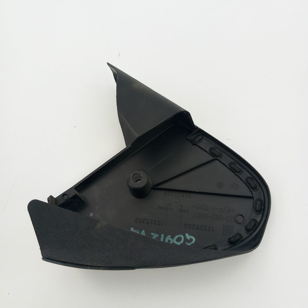 Пластмаса седалка предна лява вътрешна Opel Insignia A