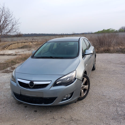 Opel Astra J 5-door 1,7 CDTI A17DTR Silver 2012 снимки/ P1014