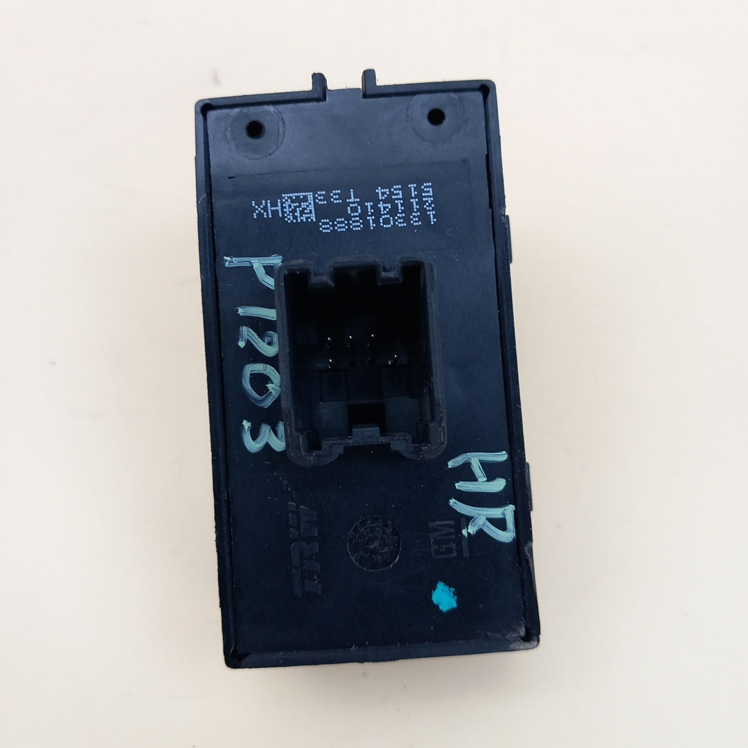 Бутон ел. стъкла задна врата лява / дясна HX Opel Zafira C Tourer