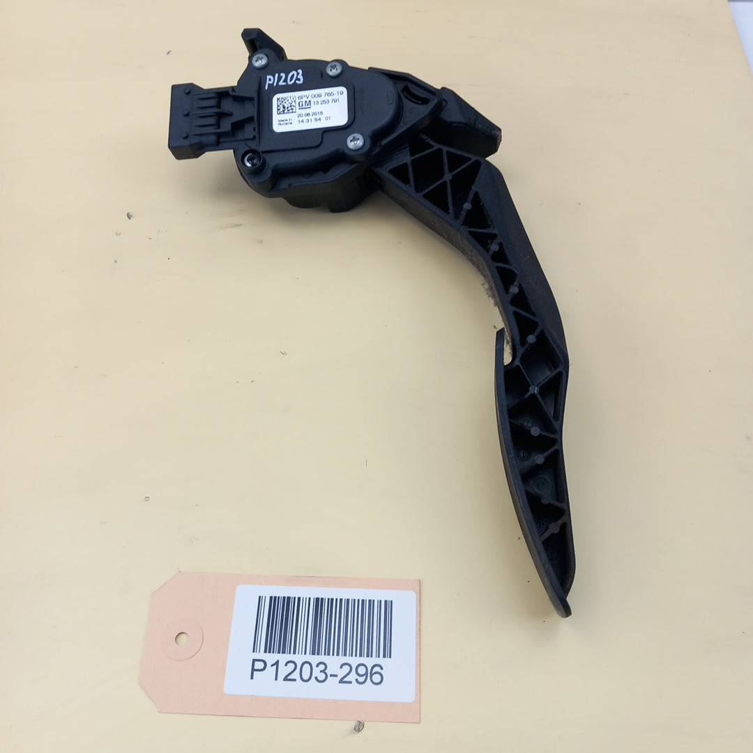 Педал газ RHD Opel Zafira C Tourer