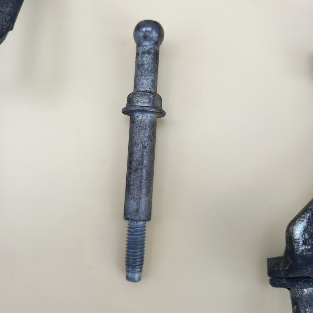 Комплект носачи капак двигател Opel Zafira C Tourer 1,6 CDTI B16DTH