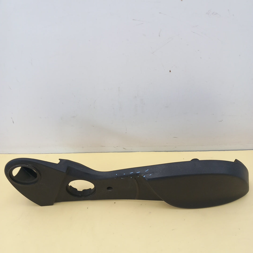 Кора външна предна дясна седалка счупена Opel Zafira C Tourer