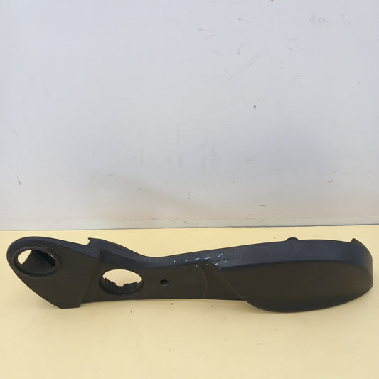 Кора външна предна дясна седалка счупена Opel Zafira C Tourer