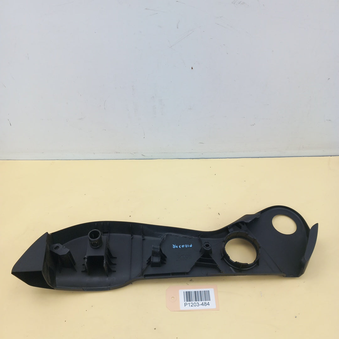 Кора външна предна дясна седалка счупена Opel Zafira C Tourer