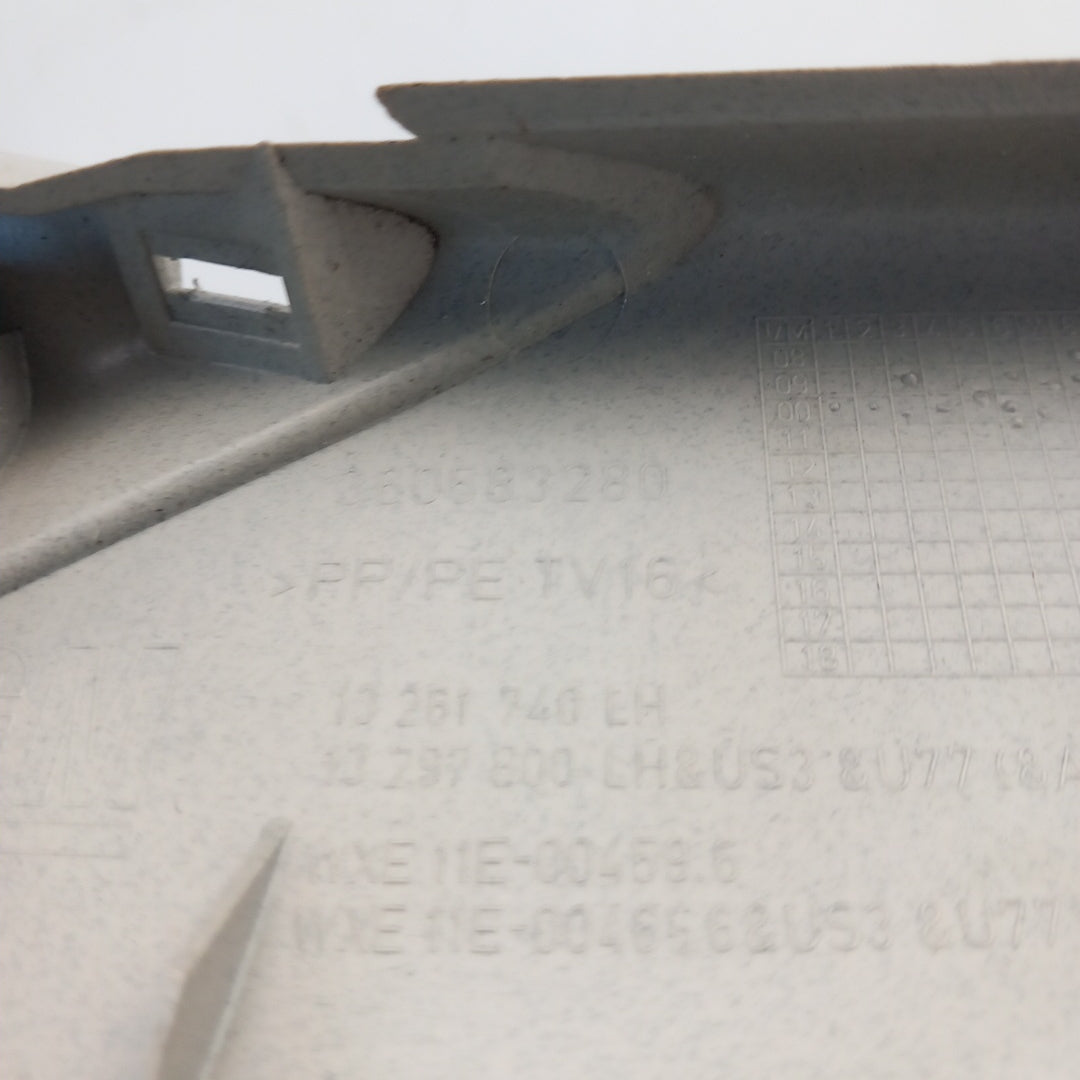 Пластмаса капак багажник горна лява Titanium Bright Opel Astra J 5 врати