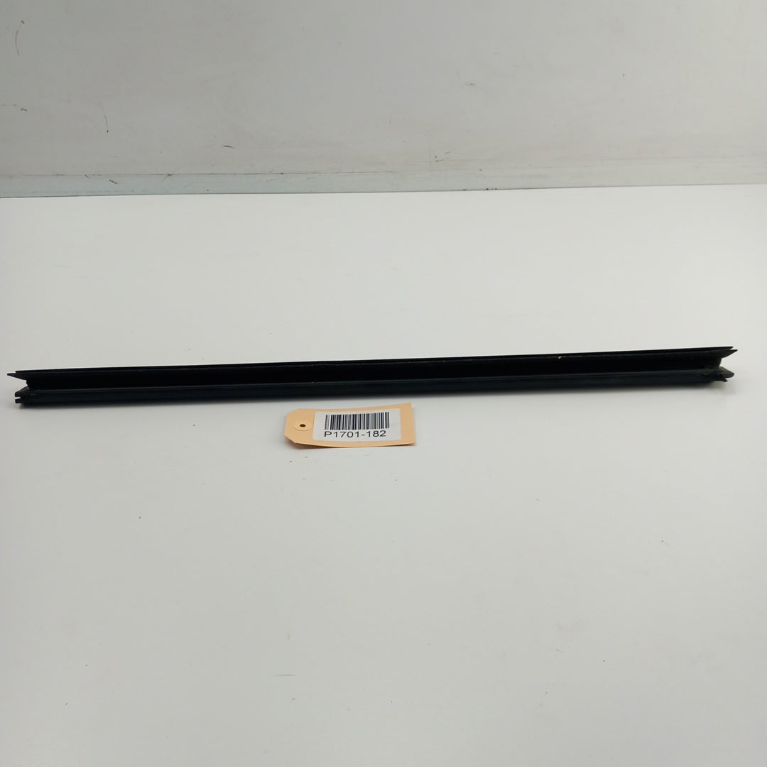 Лайстна стъкло на врата задна дясна вътрешна Opel Crossland X