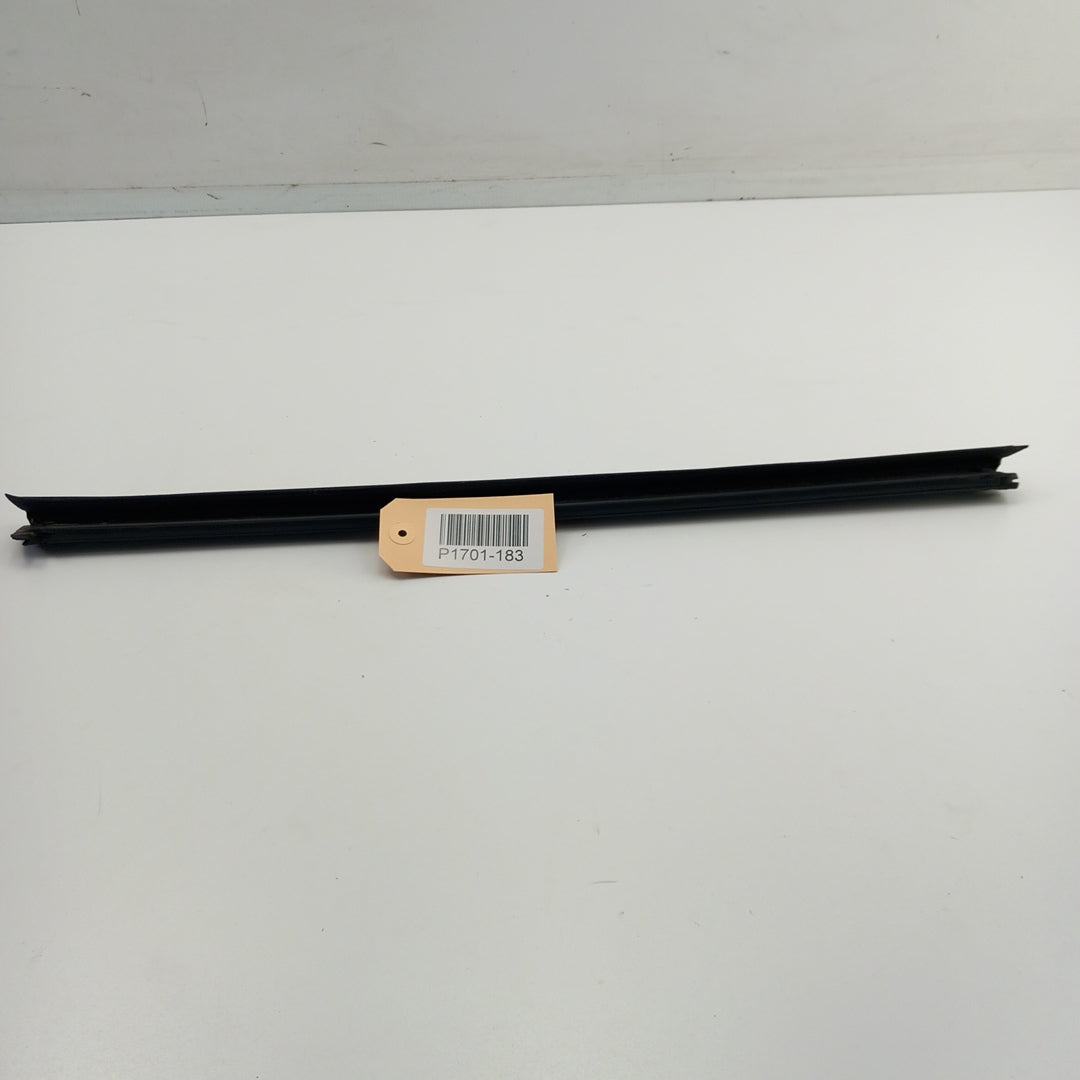 Лайстна стъкло на врата задна лява вътрешна Opel Crossland X