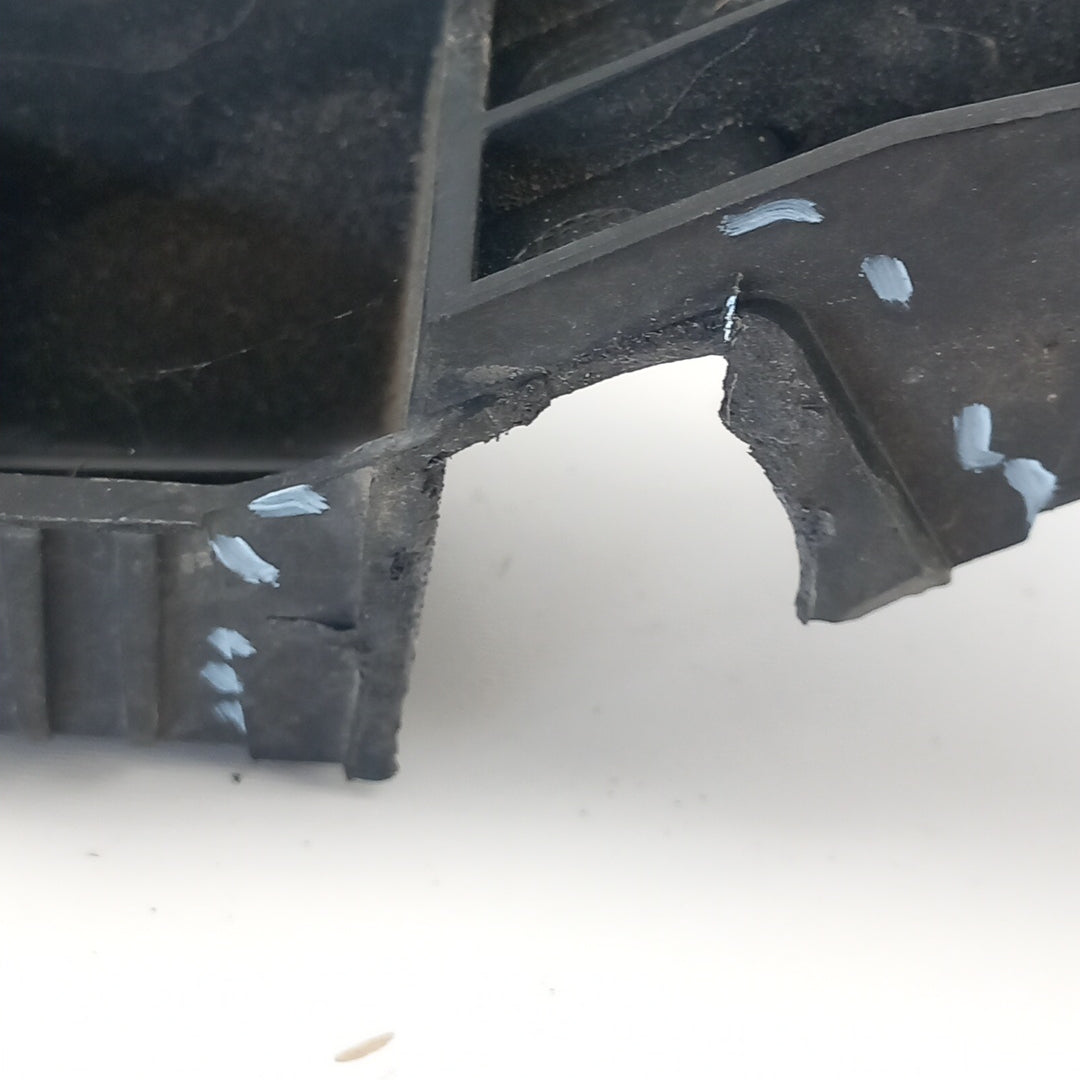 Държач калник преден ляв дефект Opel Crossland X