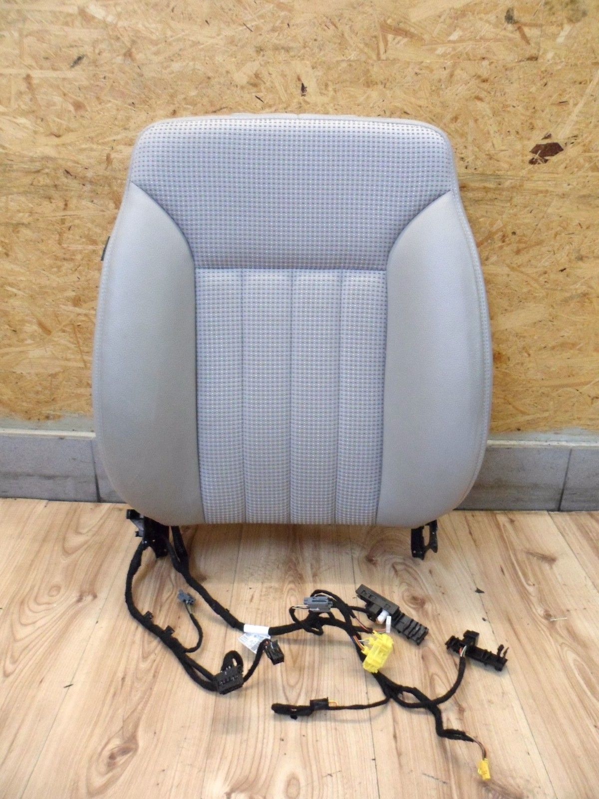 Sitzlehne Lehne Sitz Beifahrersitz vorne rechts Heizung Farbe Grau Mercedes W251