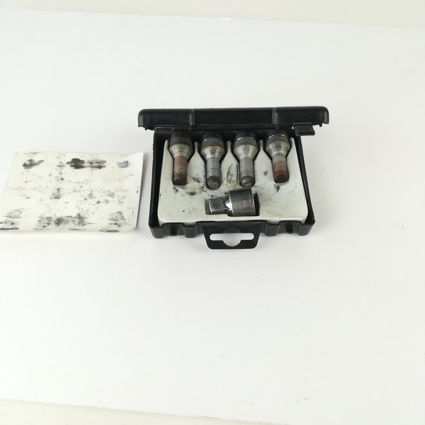 Комплект оригинални секретни болтове за лети джанти Opel Corsa D