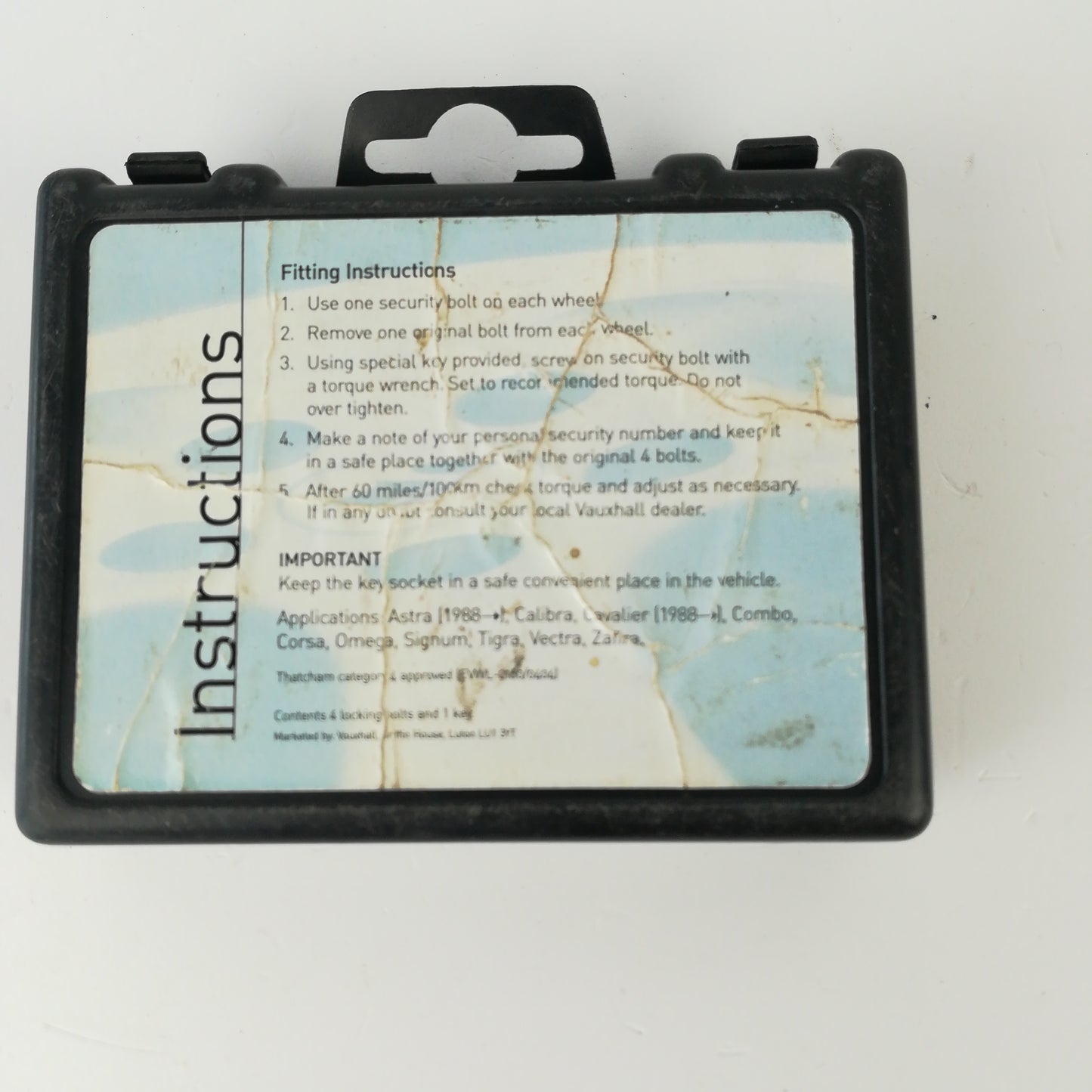 Комплект оригинални секретни болтове за лети джанти Opel Corsa D