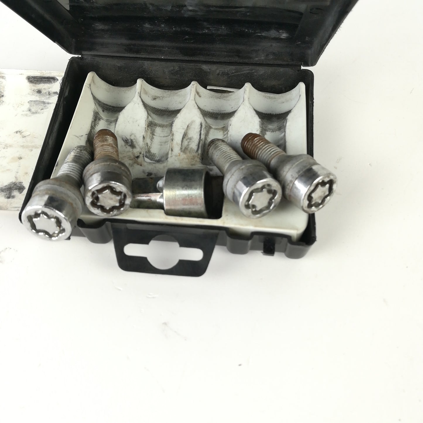 Комплект оригинални секретни болтове за лети джанти Opel Corsa D