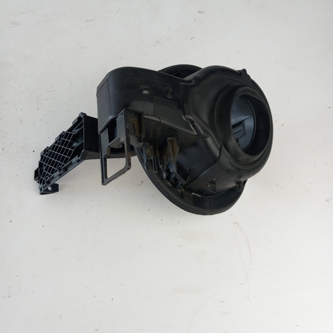 Корпус капак гърловина гориво резервоар Opel Astra J 5 врати