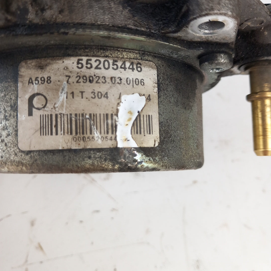 Вакуумна помпа Opel Astra J 2,0 CDTI