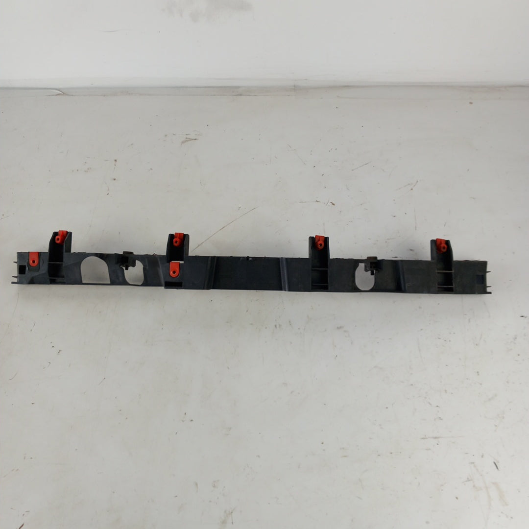 Държач среден предна броня Opel Astra J