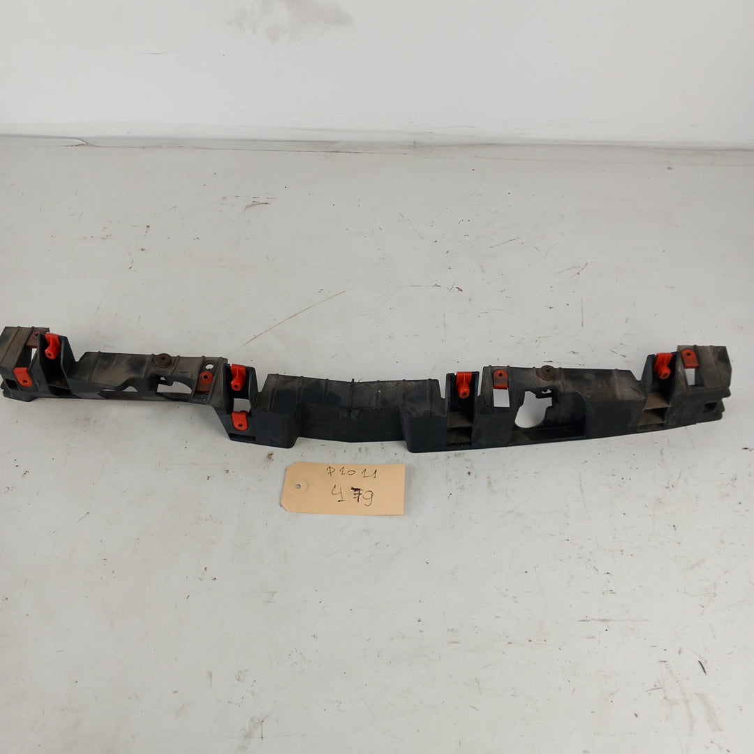 Държач среден предна броня Opel Astra J