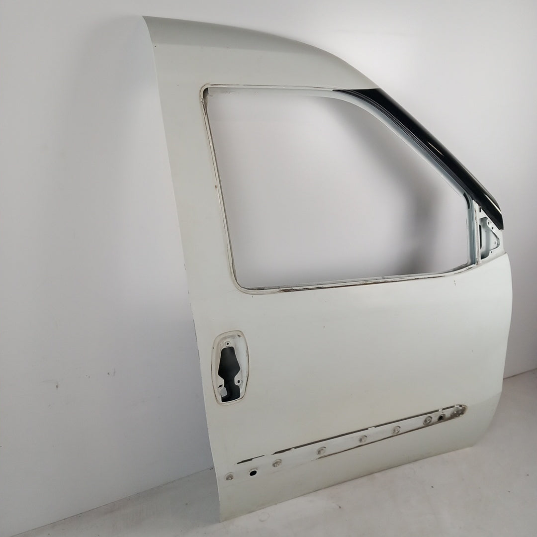Предна дясна врата бяла  Fiat Doblo 263