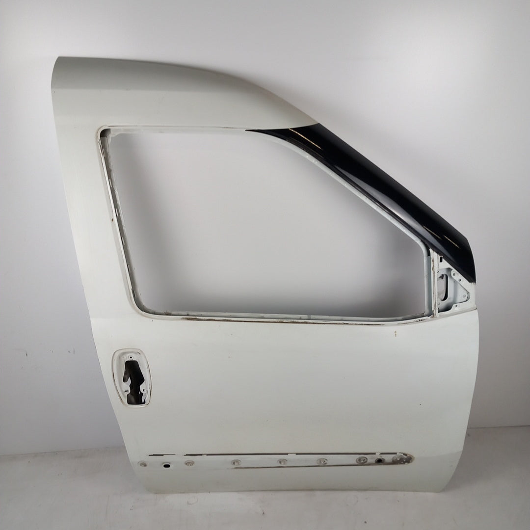 Предна дясна врата бяла  Fiat Doblo 263