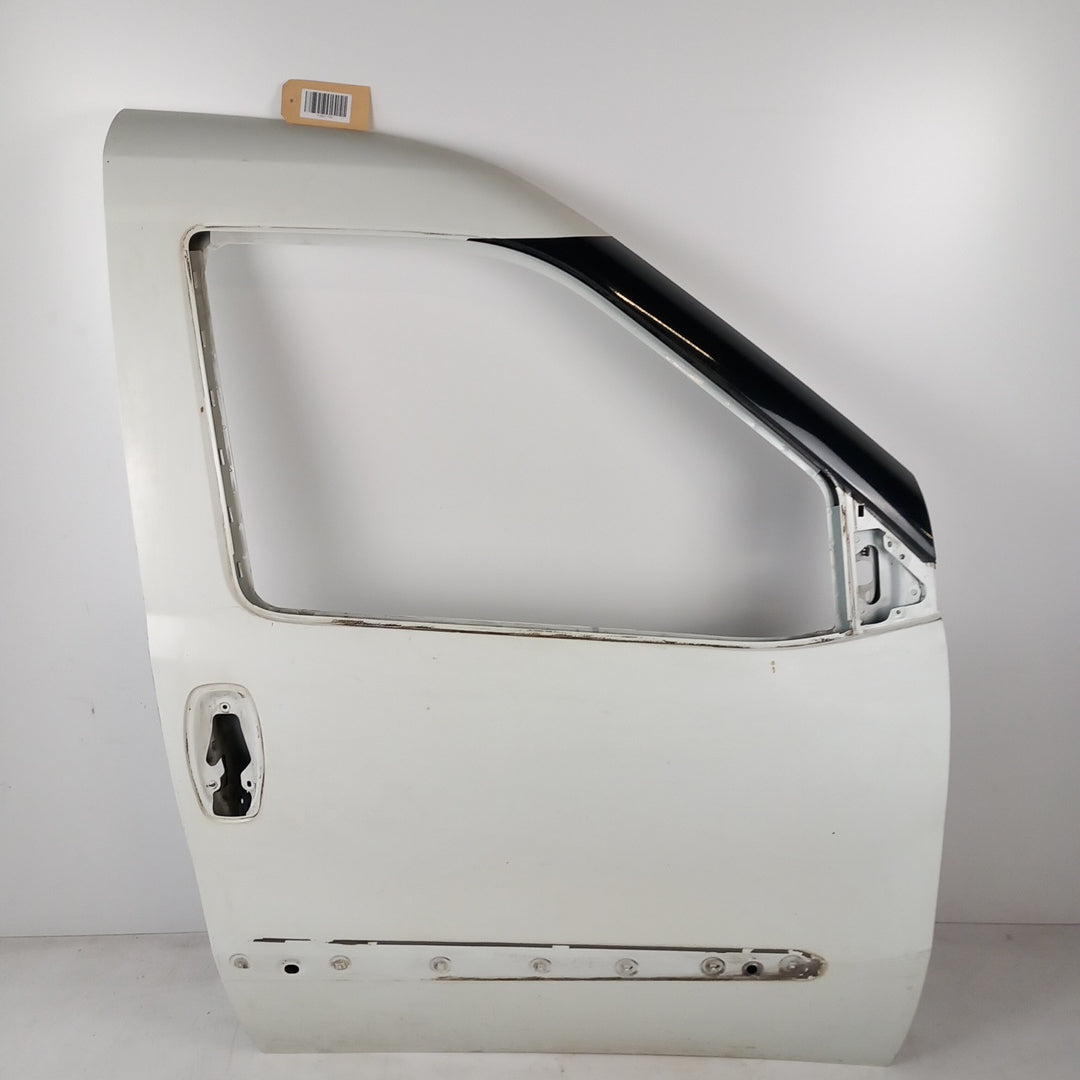 Предна дясна врата бяла  Fiat Doblo 263