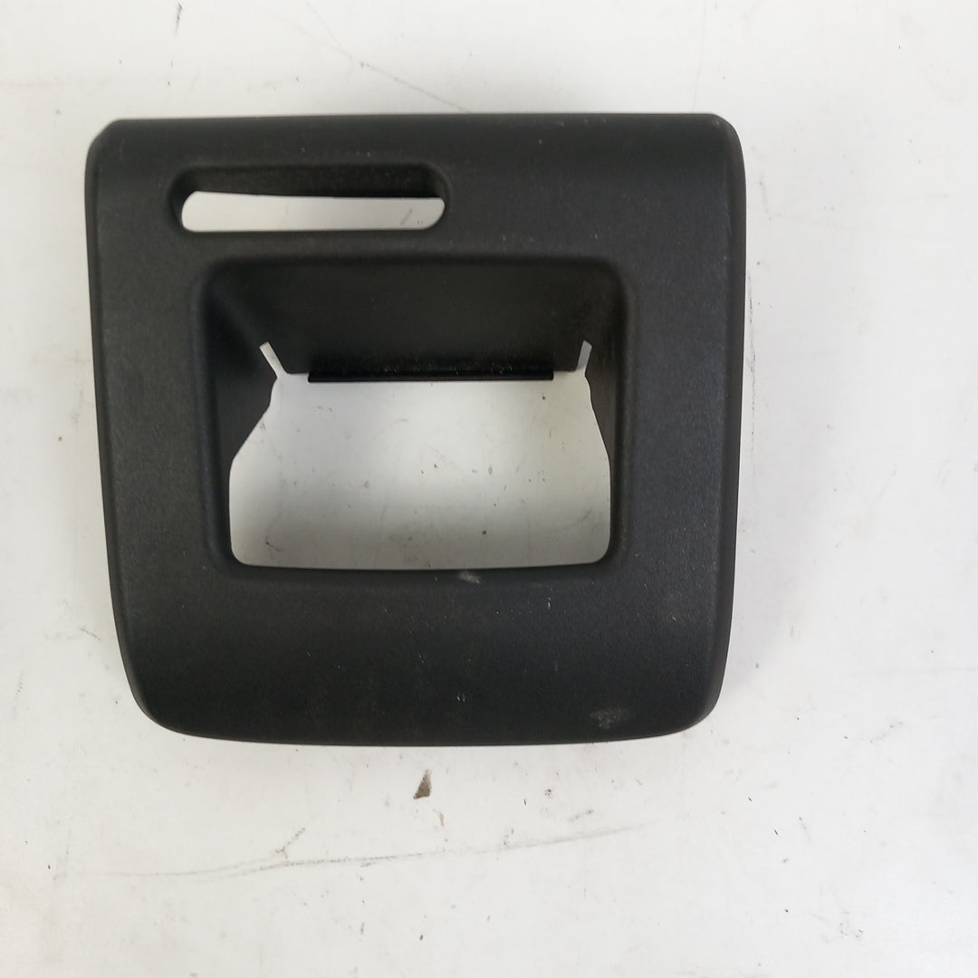 Капак десен блокиращ механизъм задна дясна облегалка Opel Insignia A