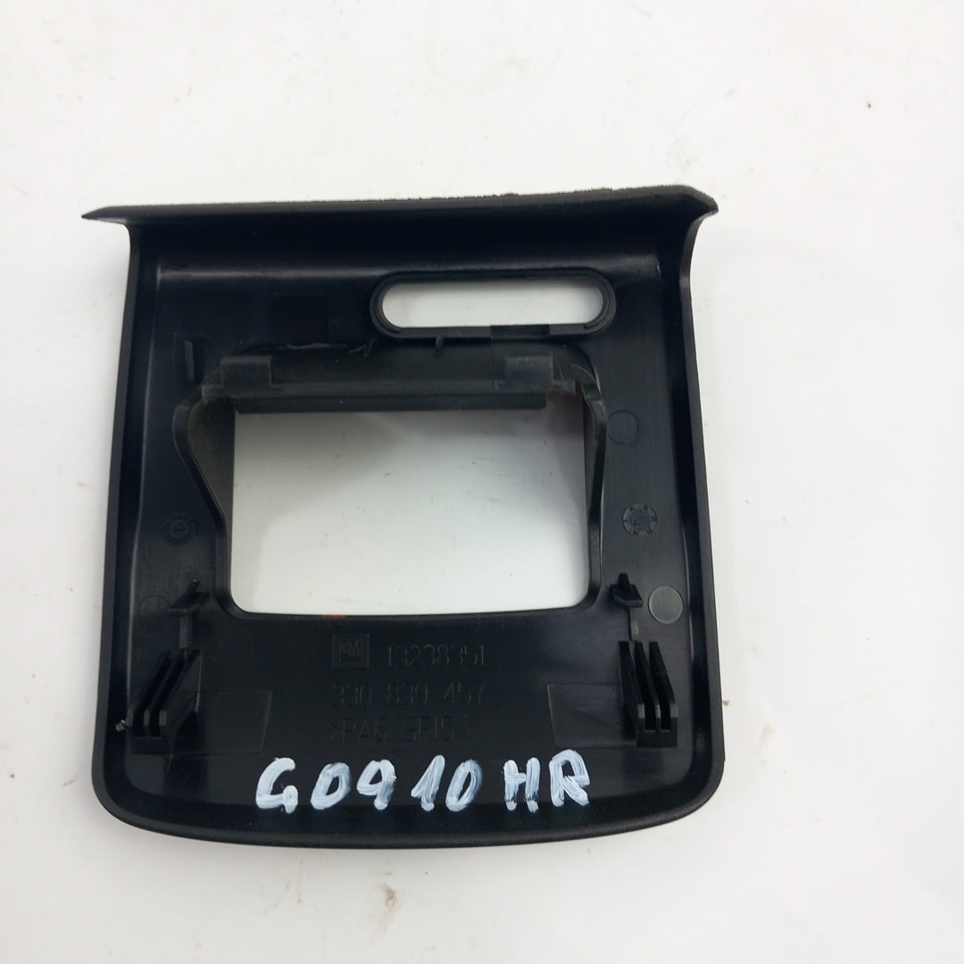 Капак ляв блокиращ механизъм задна дясна облегалка Opel Insignia A Facelift