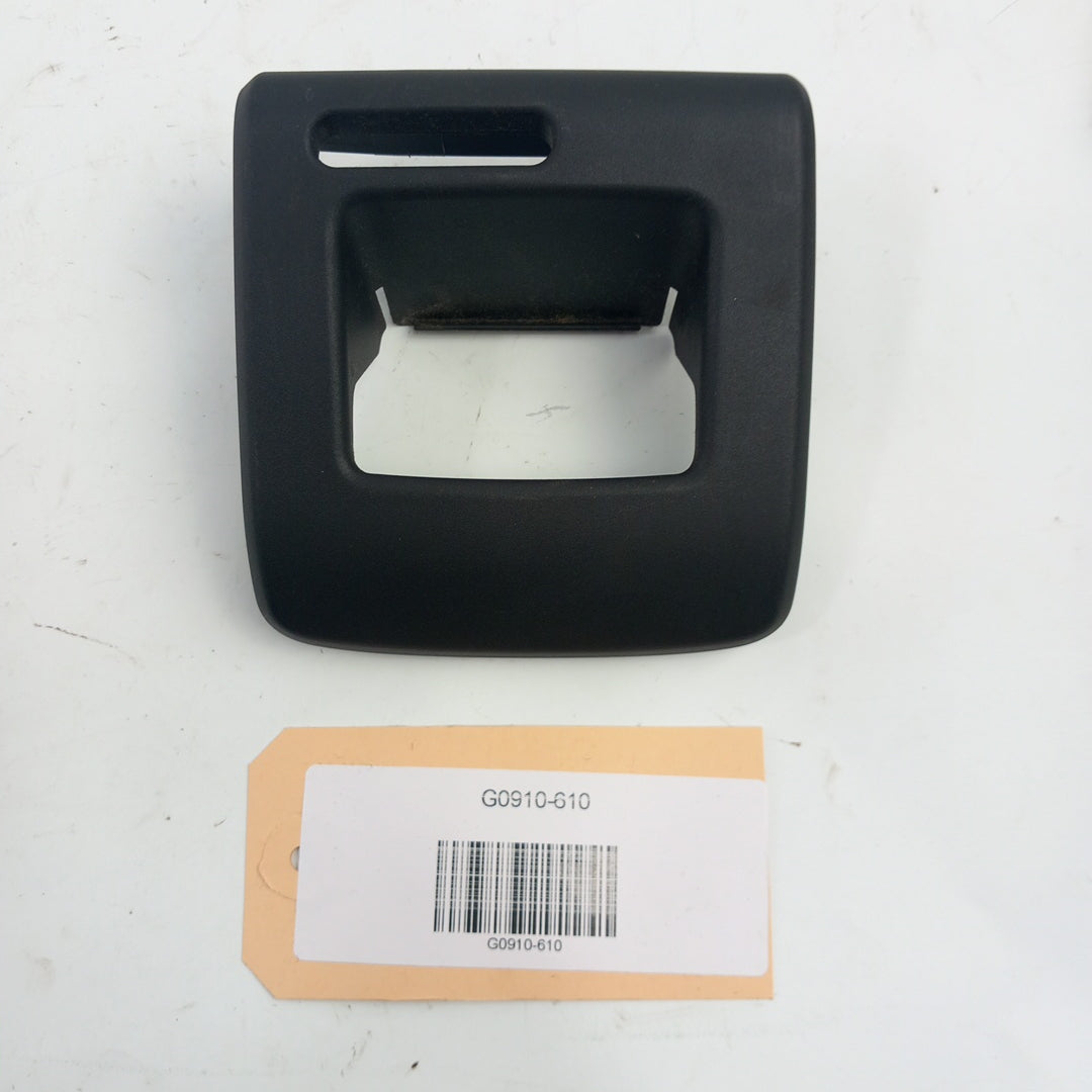 Капак ляв блокиращ механизъм задна дясна облегалка Opel Insignia A Facelift