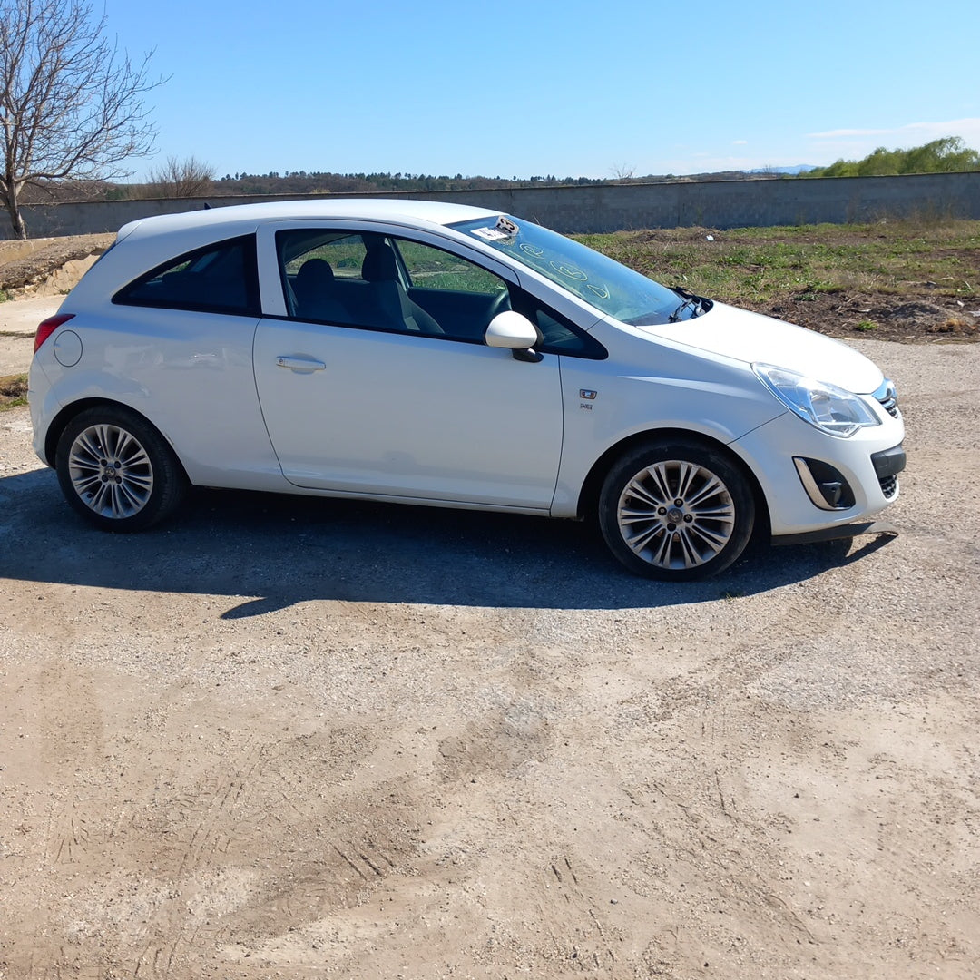 Opel Corsa D 1,4 Facelift A14XER white 3-doors 2011 / S0720 снимки