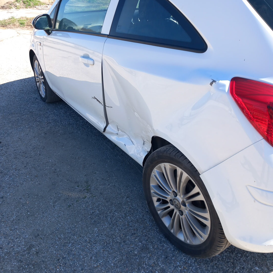Opel Corsa D 1,4 Facelift A14XER white 3-doors 2011 / S0720 снимки