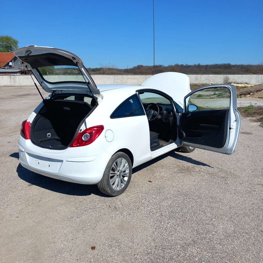 Opel Corsa D 1,4 Facelift A14XER white 3-doors 2011 / S0720 снимки