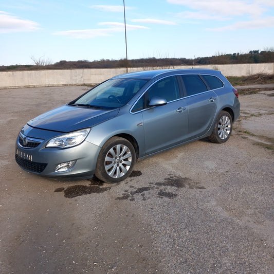 Opel Astra J 2,0 CDTI Sports Tourer Silver 2011 / P1012 снимки