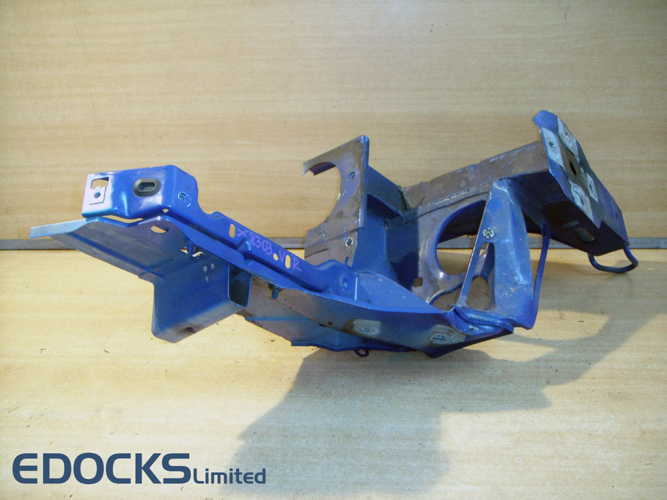 Рог преден десен син Виваро Опел